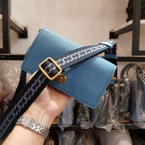 Coach: Túi chéo siêu xinh , dây bản to