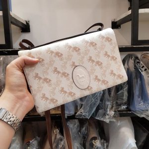 Coach: Túi chéo logo Ngựa kéo xe siêu đẹp