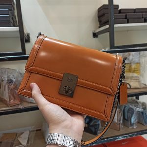 Coach: Hutton Shoulder Bag