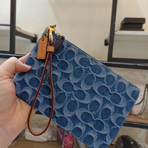 Coach Clutch xinh xinh